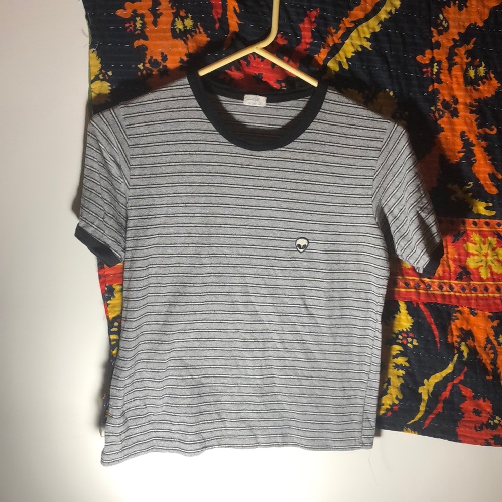 Vintage Tee ft. Alien boi. No stains. Well loved.